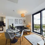 New! 2 Bedroom Flat In Waters By With Us, Perfect For Families, Couples & Groups, Free Private Parking! * Manchester