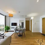 New! 2 Bedroom Flat In Waters By With Us, Perfect For Families, Couples & Groups, Free Private Parking! Manchester