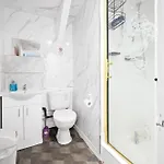 Private Retreat For 3 Near Centre