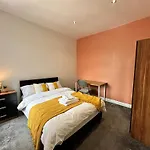 Holiday home Daisybank Co-living - Private Self-cater Manchester