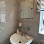 Entire 2 Bedroom Cosy Flat Near Centre Daire