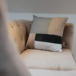 Scandi Loft Style - Sleeps 6 - Near Airport Manchester