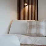 Scandi Loft Style - Sleeps 6 - Near Airport Apartamento Manchester