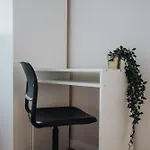 Scandi Loft Style - Sleeps 6 - Near Airport