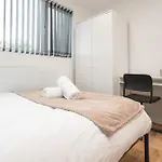 Scandi Loft Style - Sleeps 6 - Near Airport Apartamento *