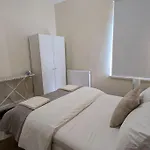 Entire 2 Bedroom Cosy Flat Near Centre Daire *