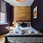 Industrial Design 4 Bed House * Manchester