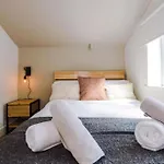Industrial Design 4 Bed House * Manchester