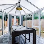 Stylish Home, Games Room, Sleeps 6, Large Driveway, Perfect For Groups Daire *