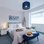 Stylish Home, Games Room, Sleeps 6, Large Driveway, Perfect For Groups