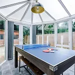 Daire Stylish Home, Games Room, Sleeps 6, Large Driveway, Perfect For Groups *