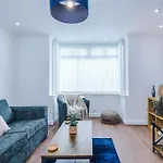 Stylish Home, Games Room, Sleeps 6, Large Driveway, Perfect For Groups Daire