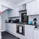 Stylish Home, Games Room, Sleeps 6, Large Driveway, Perfect For Groups Manchester