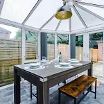 Stylish Home, Games Room, Sleeps 6, Large Driveway, Perfect For Groups * Manchester