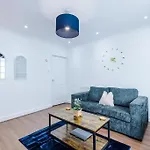 Daire Stylish Home, Games Room, Sleeps 6, Large Driveway, Perfect For Groups Manchester