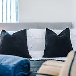 Stylish Home, Games Room, Sleeps 6, Large Driveway, Perfect For Groups
