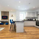 Vibrant 2br In Chorlton, Free Parking Manchester