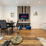 Vibrant 2br In Chorlton, Free Parking Apartment *
