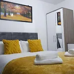 Entire 3-bed House Sleeps 5 W Parking * Manchester