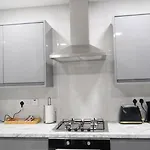 Entire 3-bed House Sleeps 5 W Parking Tatil Evi *