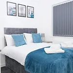 Entire 3-bed House Sleeps 5 W Parking *