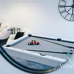 Large 5bdr House By Vista Short Lets & Serviced Salford With Pool Table, Ps4 & Private Parking 別荘 マンチェスター
