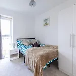 Stunning Modern 3 Bedroom Townhouse - Perfect Getaway Tatil Evi *
