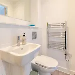 Tatil Evi Stunning Modern 3 Bedroom Townhouse - Perfect Getaway *