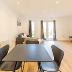 Tatil Evi Stunning Modern 3 Bedroom Townhouse - Perfect Getaway *