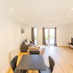 Stunning Modern 3 Bedroom Townhouse - Perfect Getaway Tatil Evi Manchester