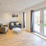 Stunning Modern 3 Bedroom Townhouse - Perfect Getaway Manchester