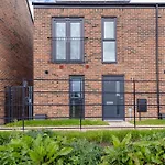 Stunning Modern 3 Bedroom Townhouse - Perfect Getaway *