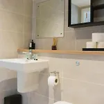 Manchester's Luxurious 2-bed Haven With Balcony - Canal Views & Proximity To United Manchester