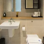Manchester's Luxurious 2-bed Haven With Balcony - Canal Views & Proximity To United Apartment Manchester