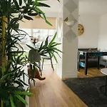 Apartment Manchester's Luxurious 2-bed Haven With Balcony - Canal Views & Proximity To United *