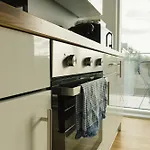 Apartment Manchester's Luxurious 2-bed Haven With Balcony - Canal Views & Proximity To United *