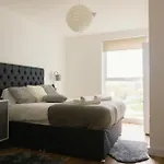 Apartment Manchester's Luxurious 2-bed Haven With Balcony - Canal Views & Proximity To United Manchester