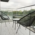 Manchester's Luxurious 2-bed Haven With Balcony - Canal Views & Proximity To United Apartment Manchester