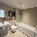 Manchester's Luxurious 2-bed Haven With Balcony - Canal Views & Proximity To United