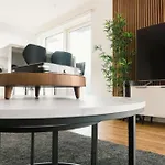 Manchester's Luxurious 2-bed Haven With Balcony - Canal Views & Proximity To United Apartment Manchester