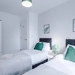 Sleeps 7, Stunning Home, Free Parking, Perfect For Groups, Long Term Disc Daire
