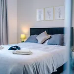 Sleeps 7, Stunning Home, Free Parking, Perfect For Groups, Long Term Disc Daire
