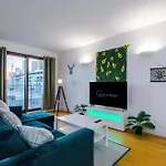 Daire Sleeps 8, Duplex Apartment, Pool Table, Balcony X2, Long Term Disc, Perfect For Groups *