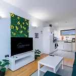 Sleeps 8, Duplex Apartment, Pool Table, Balcony X2, Long Term Disc, Perfect For Groups Daire Manchester