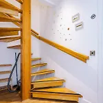 Sleeps 8, Duplex Apartment, Pool Table, Balcony X2, Long Term Disc, Perfect For Groups * Manchester