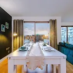 Daire Sleeps 8, Duplex Apartment, Pool Table, Balcony X2, Long Term Disc, Perfect For Groups *