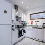Sleeps 8, Duplex Apartment, Pool Table, Balcony X2, Long Term Disc, Perfect For Groups Daire *