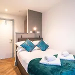 Fabulous 2 Bedroom In Centre Apartment