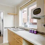5-bedroom In Trendy Dibsbury Area With Parking *