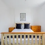 5-bedroom In Trendy Dibsbury Area With Parking Manchester